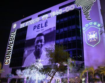 Conmebol iluminó su sede en homenaje a Pelé