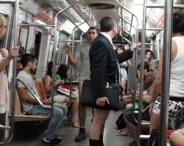 El día de Subtes sin pantalones fue un éxito en Buenos Aires