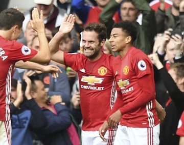 El United goleó al Leicester