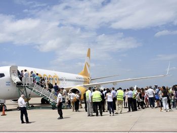Si paramos muchas familias no van a poder reencontrarse: el tuit de Flybondi para los trabajadores de Aerolíneas