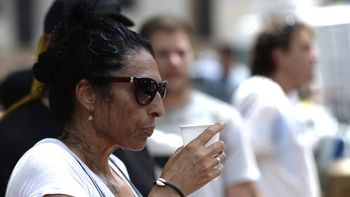 #?primerosauxilios?: ¿como ayudar a una persona que esta sufriendo un golpe de calor? #?primerosauxilios?: ¿como ayudar a una persona que esta sufriendo un golpe de calor?