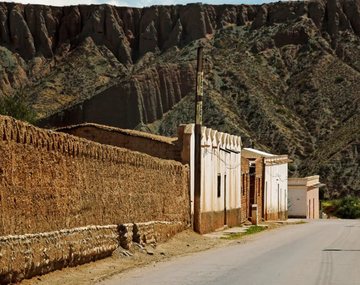 El destino con hasta 5000 metros, rodeado de cerros y también secan pimientos al sol.