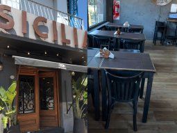 abrio un restaurante a todo trapo y no va nadie por la crisis: la realidad de un jueves a la noche abrio un restaurante a todo trapo y no va nadie por la crisis: la realidad de un jueves a la noche