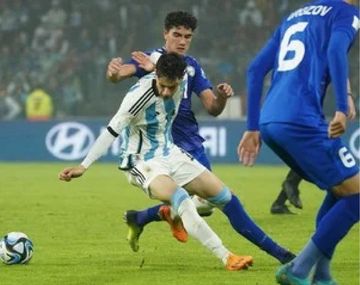 Argentina vs. Uzbekistán: el fallo del VAR que se festejó como un gol