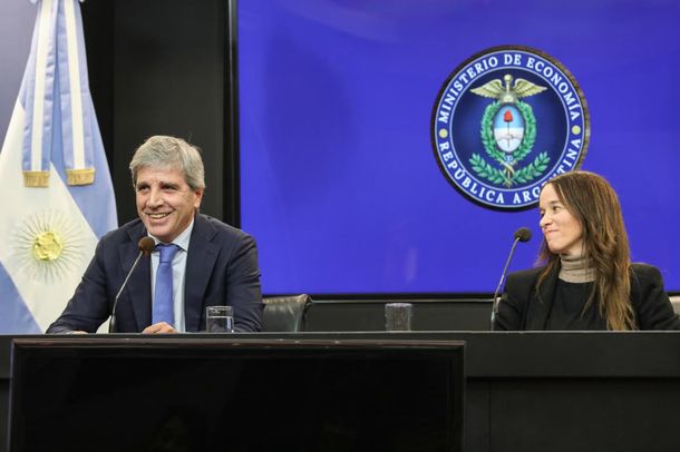 Luis Caputo busca rescatar los dólares del colchón