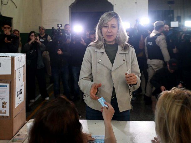 Myriam Bregman fue la primera de los cinco candidatos presidenciales en votar