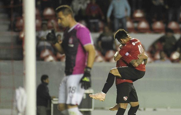 Independiente aplastó a San Martín de Tucumán y se prende en la lucha