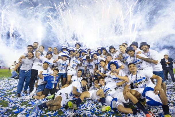 Vélez le ganó 2-0 a Huracán y es campeón del fútbol argentino