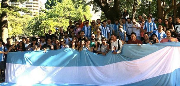 Vecinos de Caballito se movilizaron en apoyo a Daniel Scioli