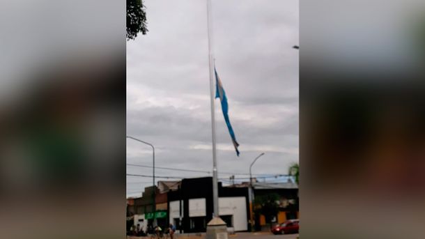 Tucumán: un Intendente de Juntos por el Cambio puso la bandera a media asta por la legalización del aborto