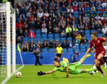 Argentina resistió pero perdió con Inglaterra en el Mundial de Francia