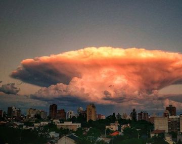 Así se veía el cielo este jueves a la tarde en Neuquén