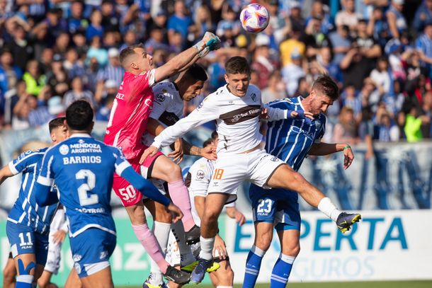 Godoy Cruz le ganó 2-1 a Platense y se mete en la parte alta de la tabla
