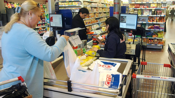 sin bolsas de plastico, ¿que opciones existen para cargar con las compras del supermercado?