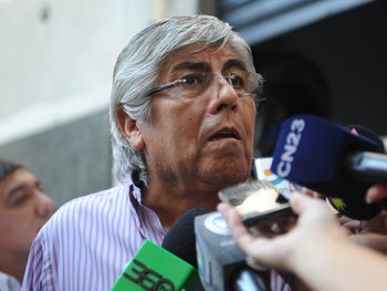 Moyano contraataca: Tomada vive en una burbuja