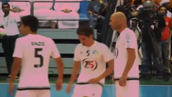 zidane hizo brillar a sus hijos en un partido de exhibicion zidane hizo brillar a sus hijos en un partido de exhibicion