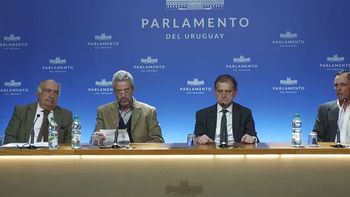 Cabildo Abierto continúa sumando apoyos para la recolección de firmas por el plebiscito para los deudores. Cabildo Abierto continúa sumando apoyos para la recolección de firmas por el plebiscito para los deudores.