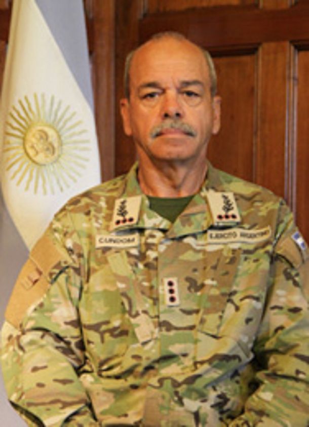 Un General de División del Comando, jefe del Ejército
