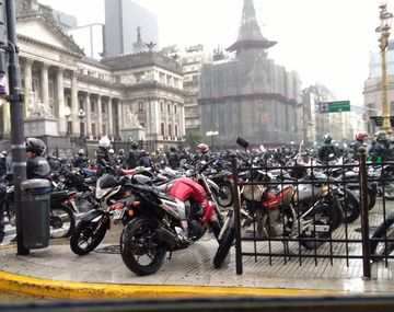 Motoqueros protestan en el Congreso