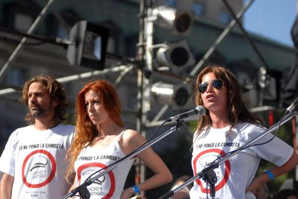 Florencia Peña y famosos en Plaza de Mayo