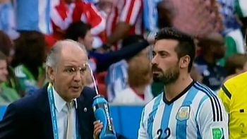 mira los memes del salpicazo de lavezzi a sabella mira los memes del salpicazo de lavezzi a sabella