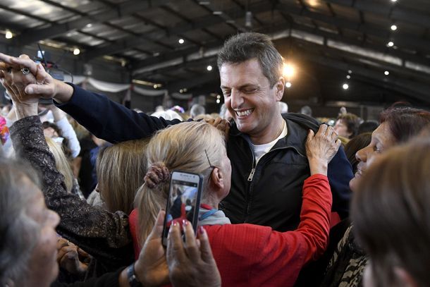 Massa: Le vamos a devolver la dignidad a los jubilados, que son los que más perdieron con Macri