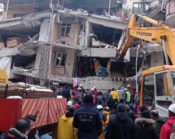 Terremoto en Turquía: así salvaron a una bebe entre los escombros