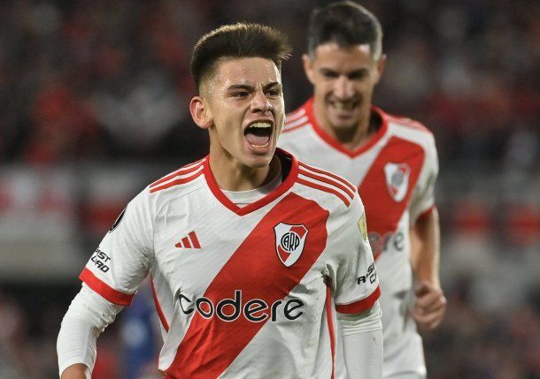 El golazo del Diablito Echeverri para abrir el partido ante Nacional