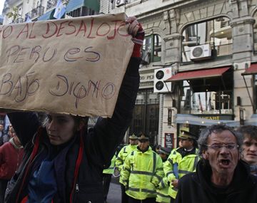 Manteros se resisten al desalojo