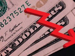 El dólar retrocedió y volvió a la franja de los 37 pesos. El dólar retrocedió y volvió a la franja de los 37 pesos.