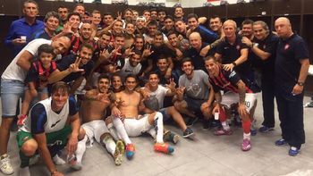 con una foto, los jugadores de san lorenzo se burlaron de huracan con una foto, los jugadores de san lorenzo se burlaron de huracan