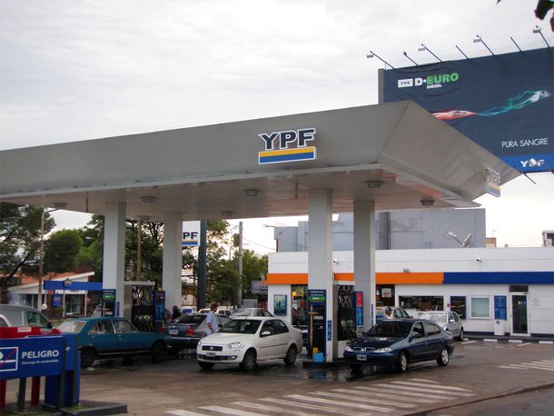 El Gobierno busca acuerdo con petroleras para evitar suba de precios