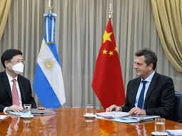 Dólares y exportaciones de calidad: Sergio Massa recibió al embajador de China