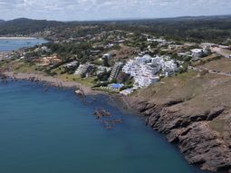 El proyecto inmobiliario en Punta Ballena generó un amplio rechazo de la ciudadanía. El proyecto inmobiliario en Punta Ballena generó un amplio rechazo de la ciudadanía.