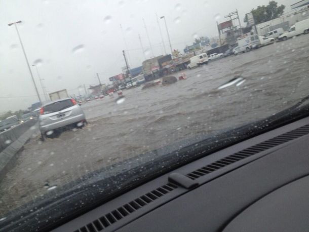 Por las fuertes lluvias, se registraron inundaciones en Capital y Provincia