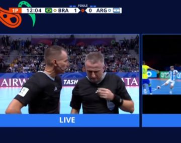 Polémica en la final del Futsal: ¿el VAR benefició a Brasil ante Argentina?