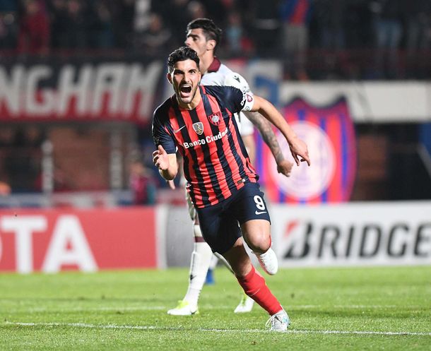 El delantero se llena la boca de gol