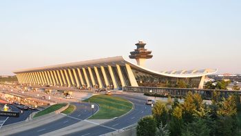 Estados Unidos endurecerá sus controles en aeropuertos para frenar el ingreso de una nueva cepa de Ébola. Estados Unidos endurecerá sus controles en aeropuertos para frenar el ingreso de una nueva cepa de Ébola.