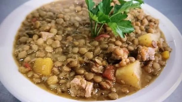 El guiso de lentejas es una opción solicitada durante el invierno. El guiso de lentejas es una opción solicitada durante el invierno.