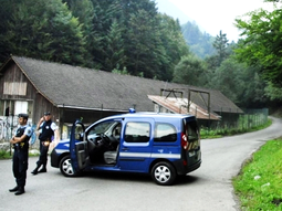 Confirman la identidad de la familia asesinada en los Alpes franceses