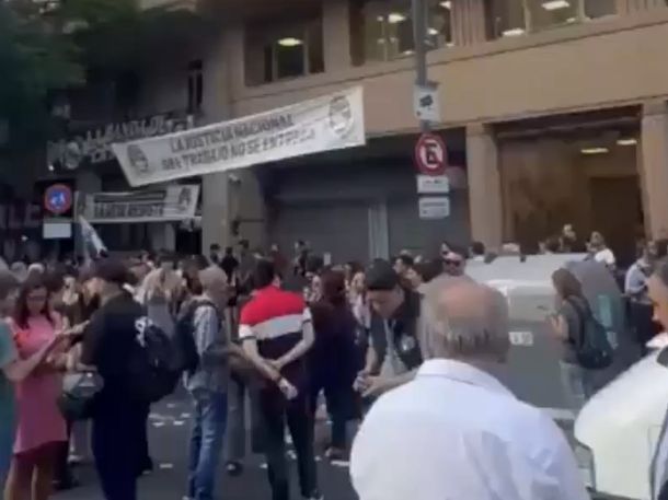 Trabajadores judiciales tomaron la sede de la Justicia del Trabajo en CABA