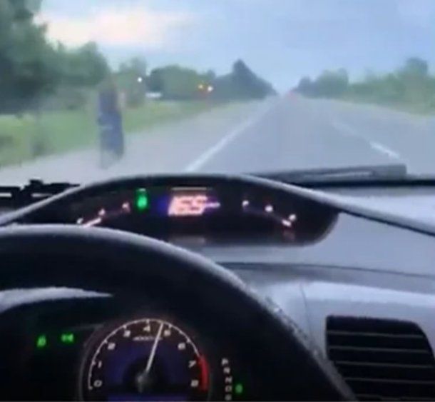 Tucumán: suspenden a un automovilista por filmarse a más de 170 km/h con su hijo en el auto