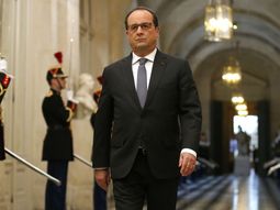 hollande llega a argentina y homenajea a victimas francesas de la dictadura hollande llega a argentina y homenajea a victimas francesas de la dictadura
