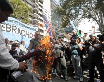 Disturbios por Malvinas quebracho