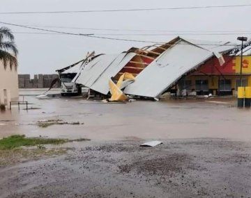 Imágenes impactantes: una cola de tornado azotó a un pueblo cordobés