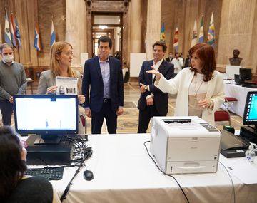 Cristina Kirchner firmó convenio para validación de identidades