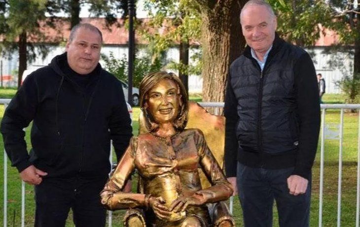 La estatua de Mirtha Legrand: la defensa del escultor
