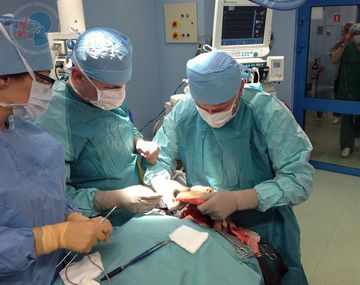 Queda desfigurada por un tumor y le trasplantan la cara