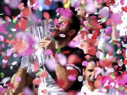 Juan Martín del Potro se consagró campeón del torneo de ATP Master de Indian Wells, superando en tres sets al suizo Roger Federer. Juan Martín del Potro se consagró campeón del torneo de ATP Master de Indian Wells, superando en tres sets al suizo Roger Federer.