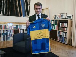 El curioso regalo de Milei a Macron y la respuesta del presidente francés